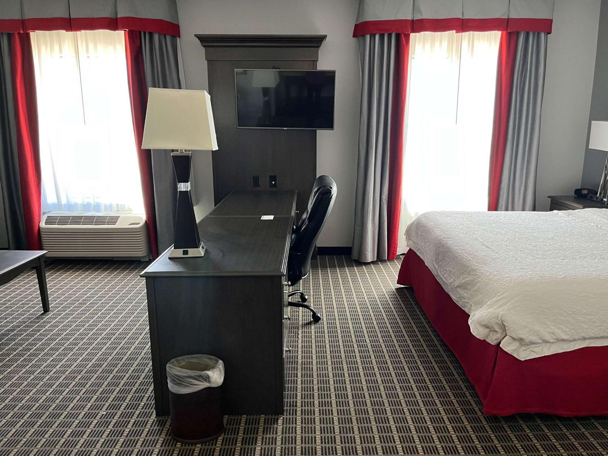 Hampton Inn Pearsall Exteriör bild