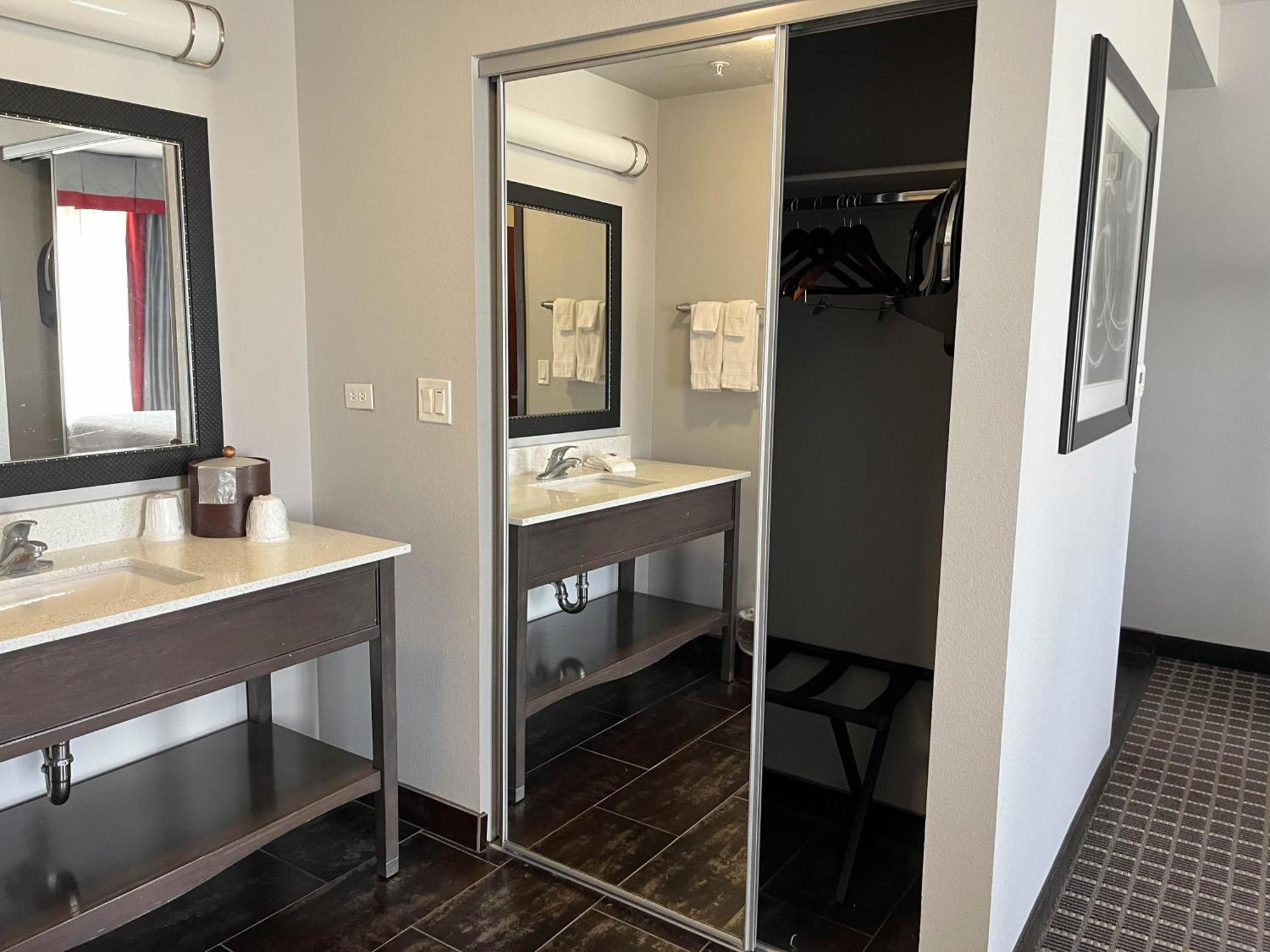 Hampton Inn Pearsall Exteriör bild