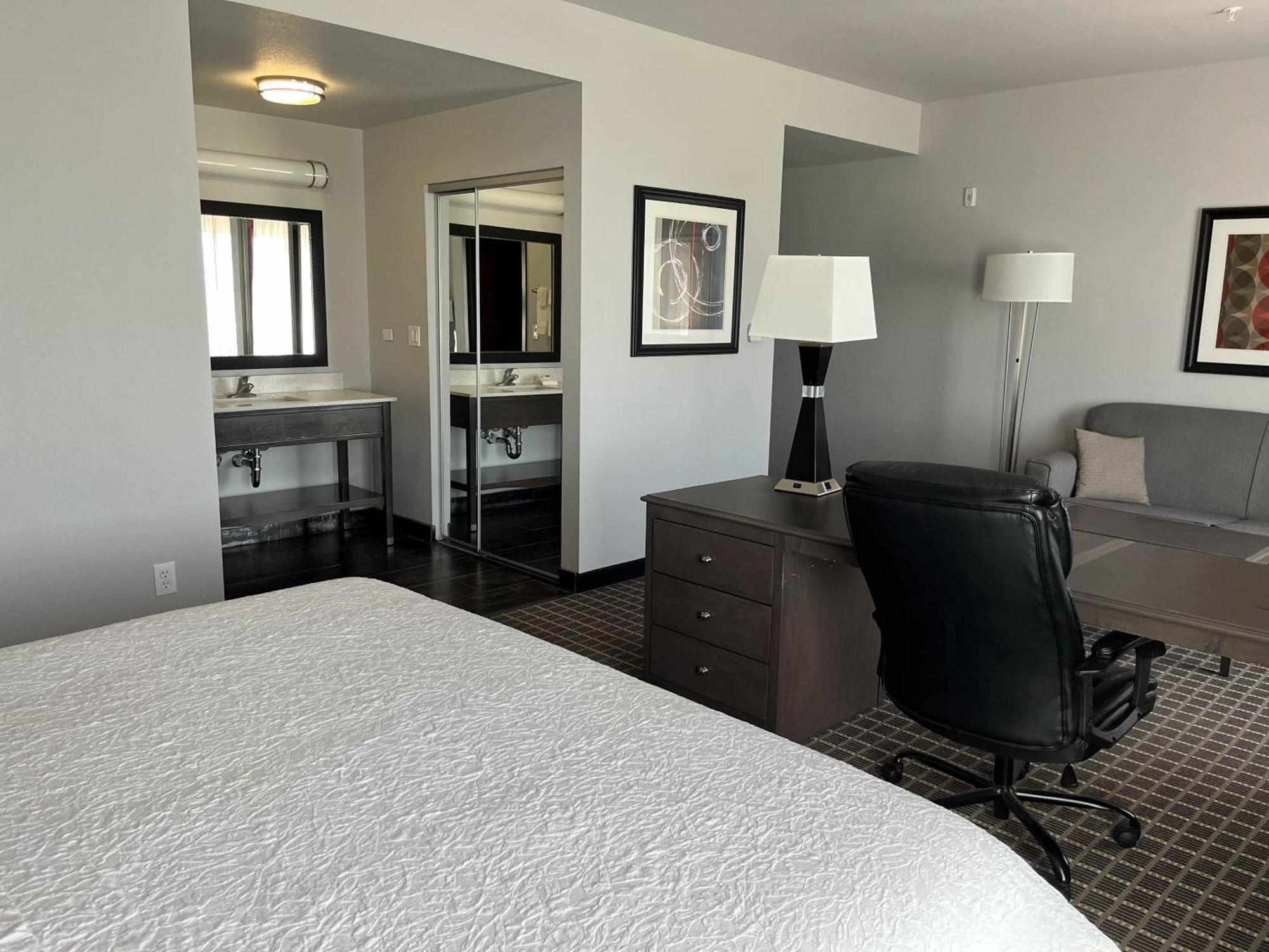Hampton Inn Pearsall Exteriör bild