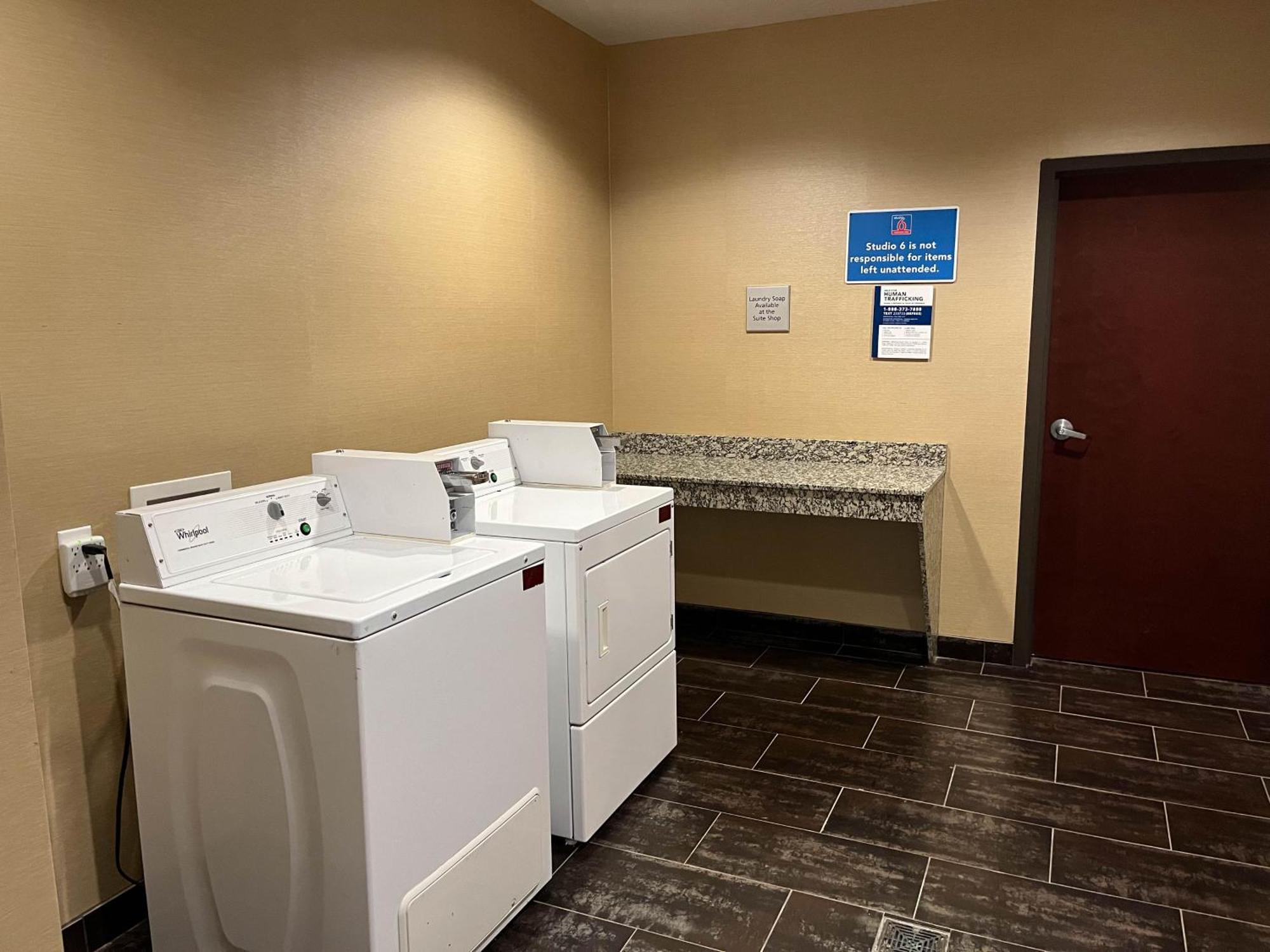 Hampton Inn Pearsall Exteriör bild