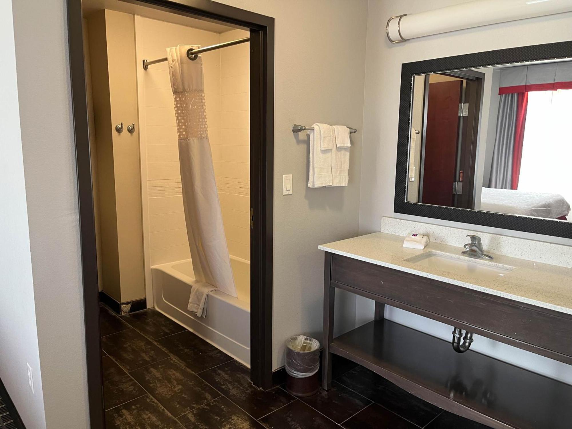 Hampton Inn Pearsall Exteriör bild