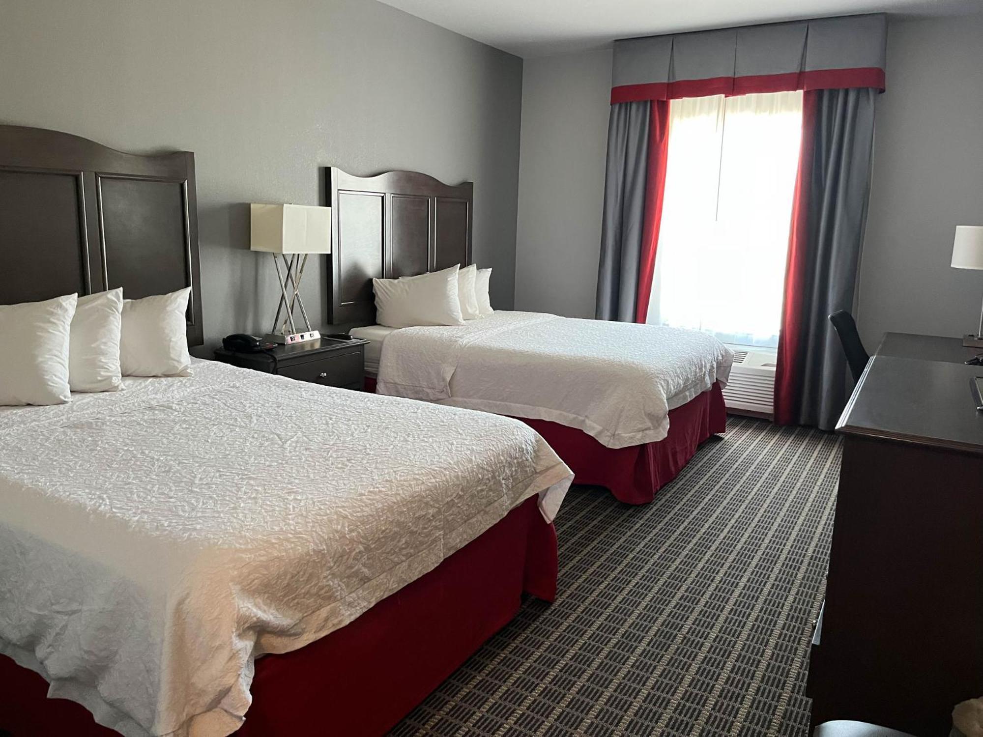Hampton Inn Pearsall Exteriör bild