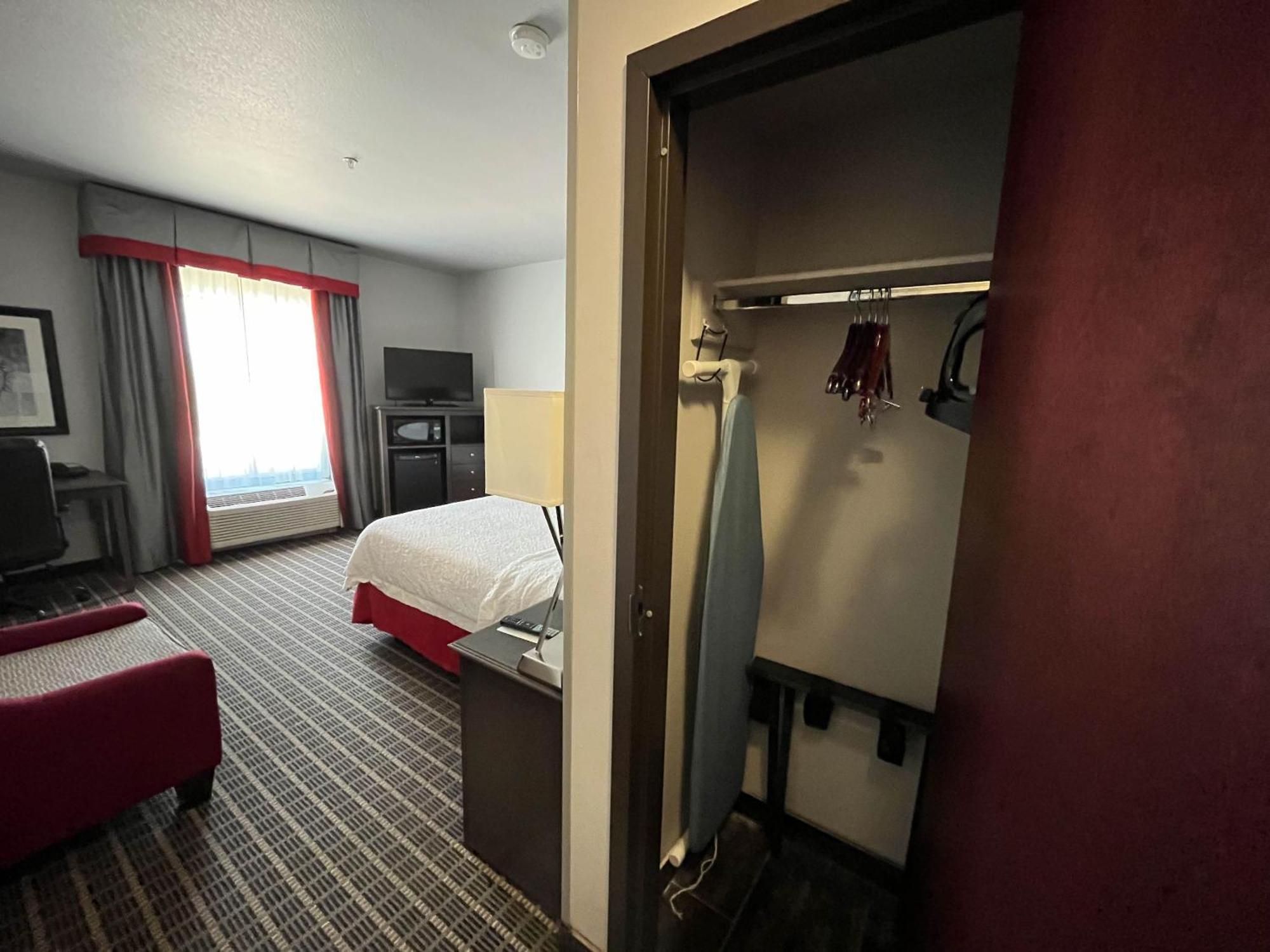 Hampton Inn Pearsall Exteriör bild