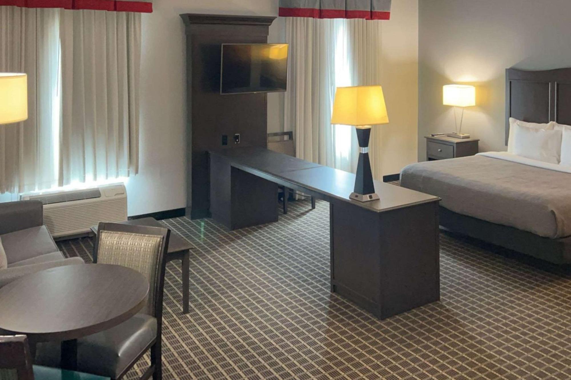 Hampton Inn Pearsall Exteriör bild