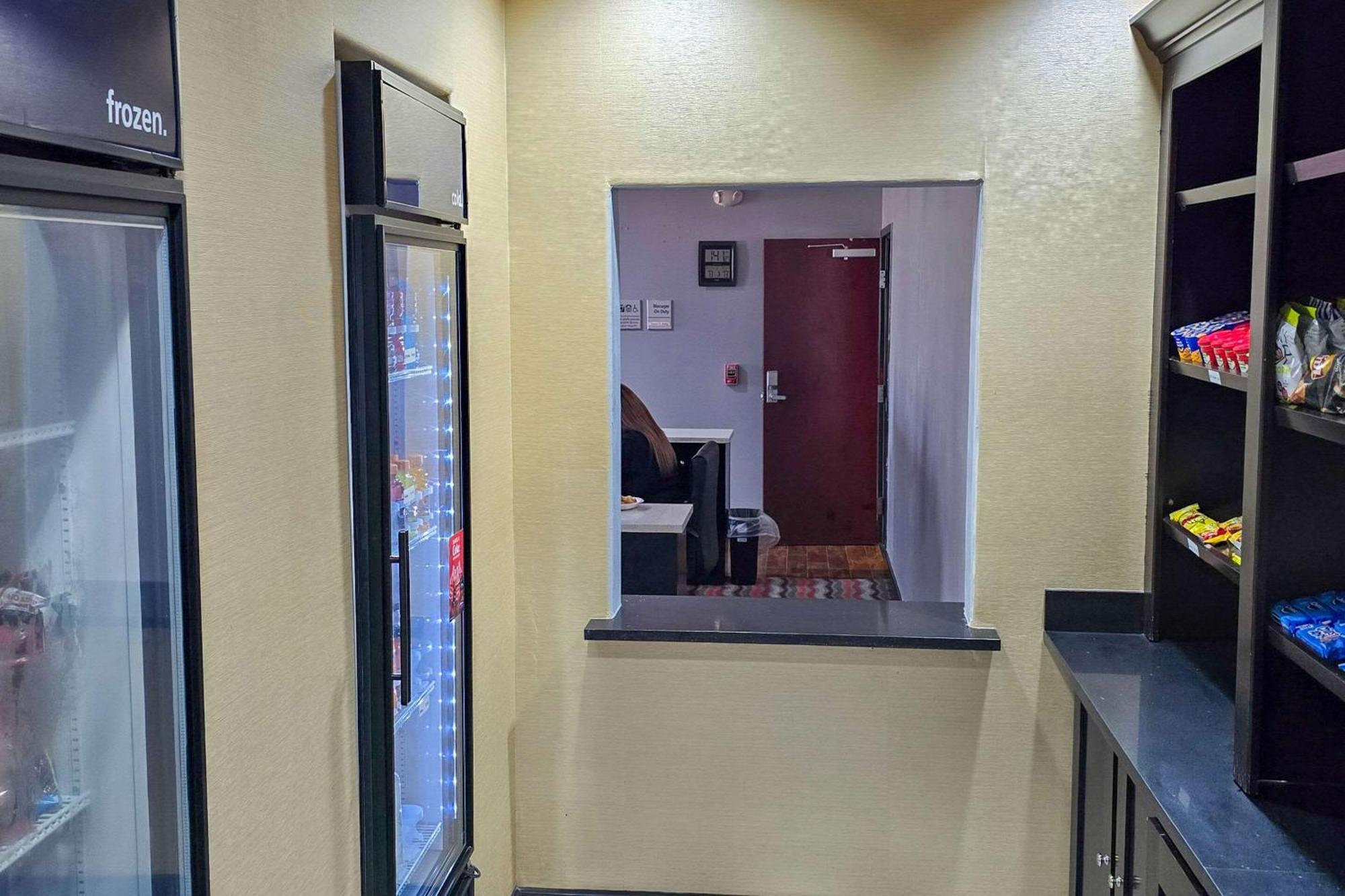 Hampton Inn Pearsall Exteriör bild