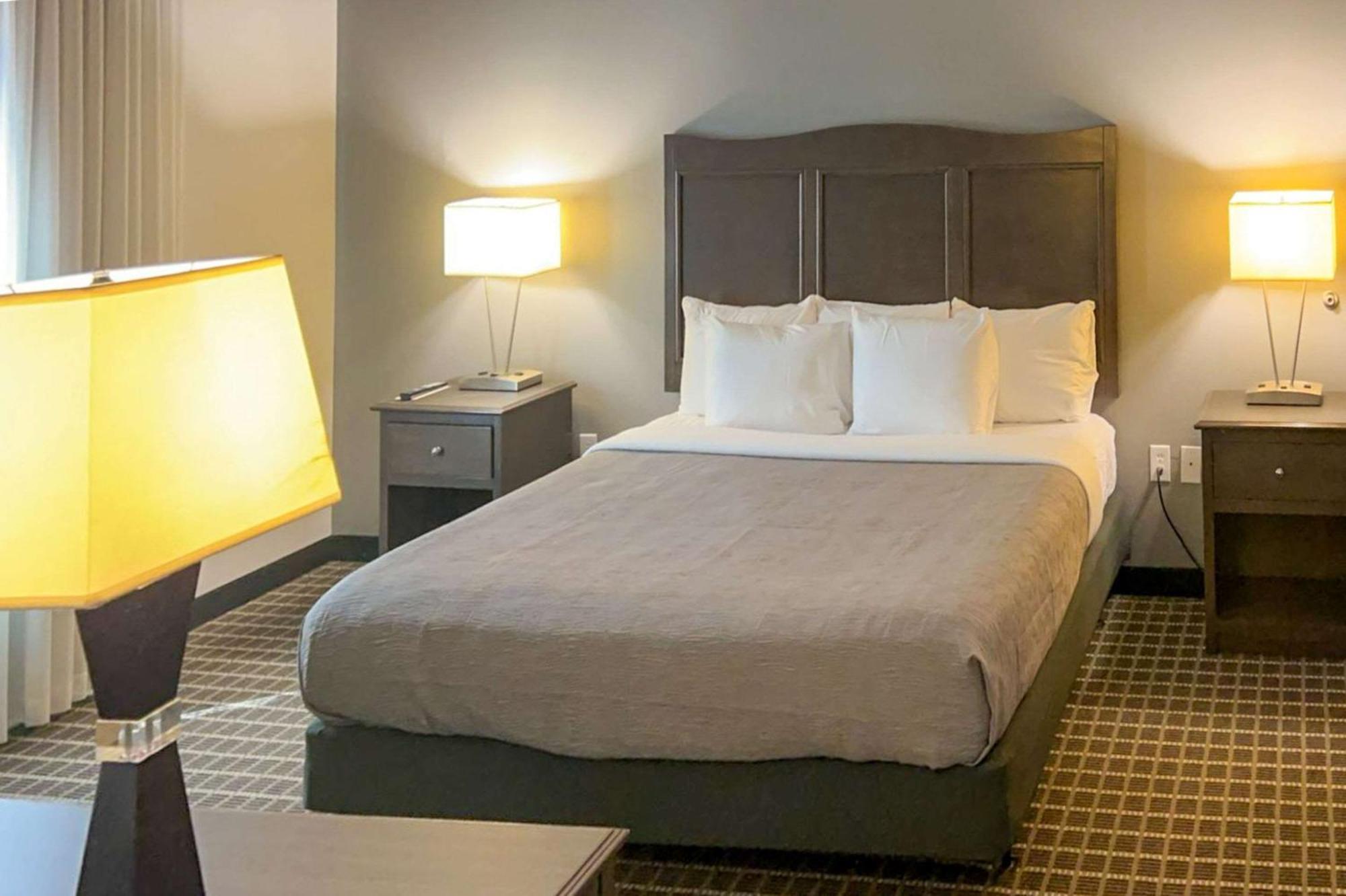Hampton Inn Pearsall Exteriör bild