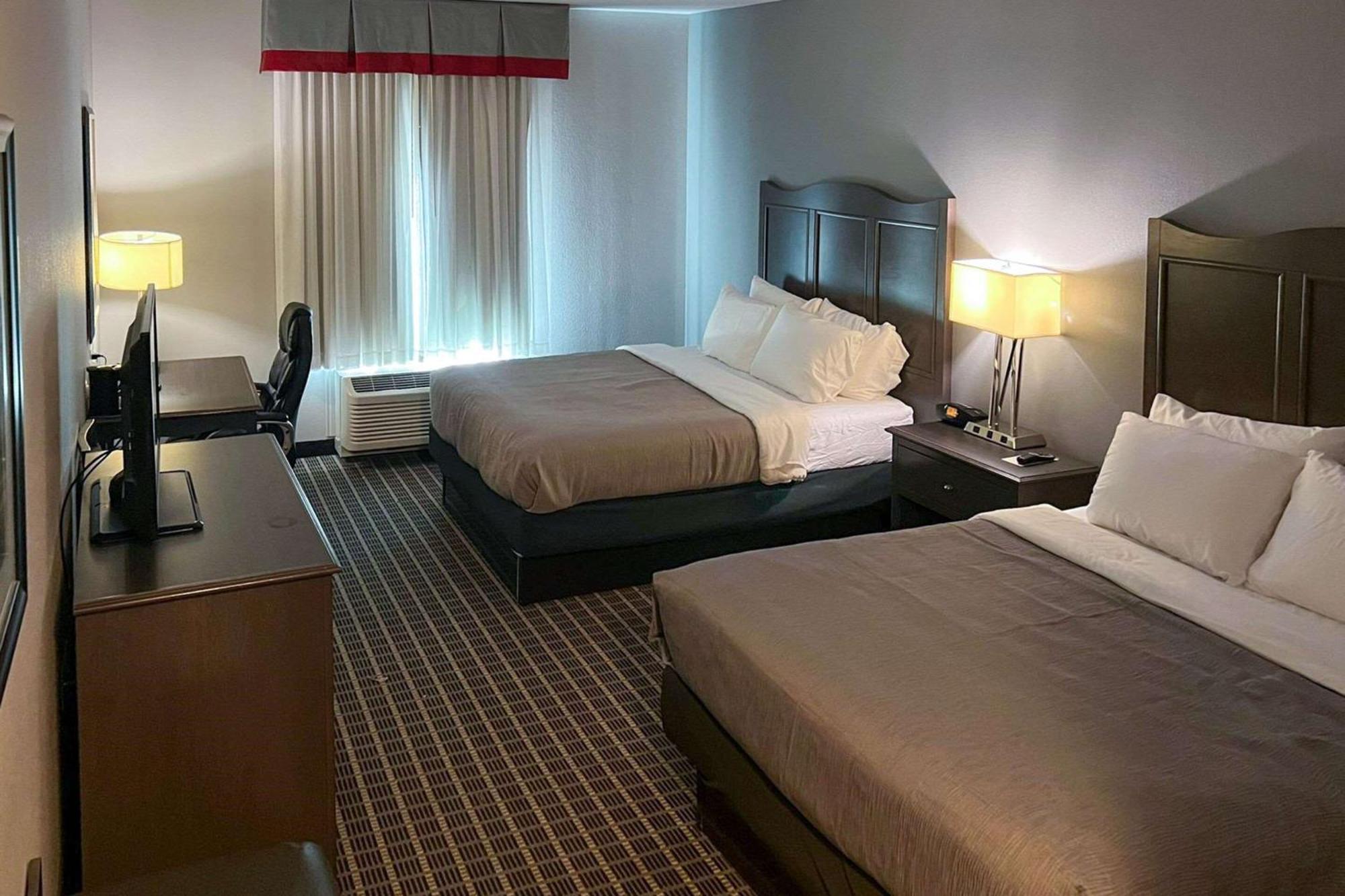 Hampton Inn Pearsall Exteriör bild