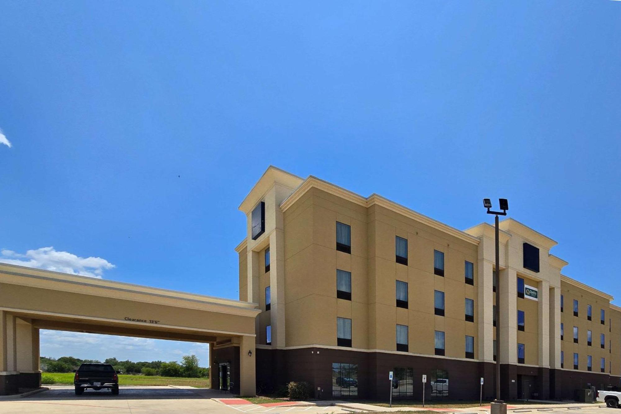 Hampton Inn Pearsall Exteriör bild