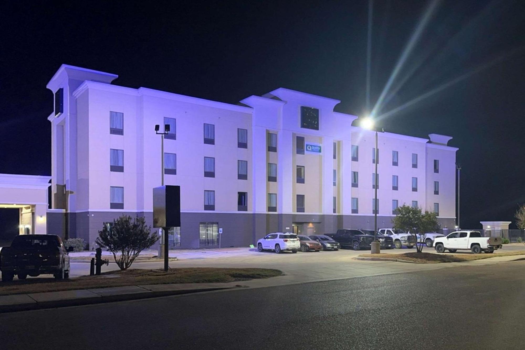 Hampton Inn Pearsall Exteriör bild