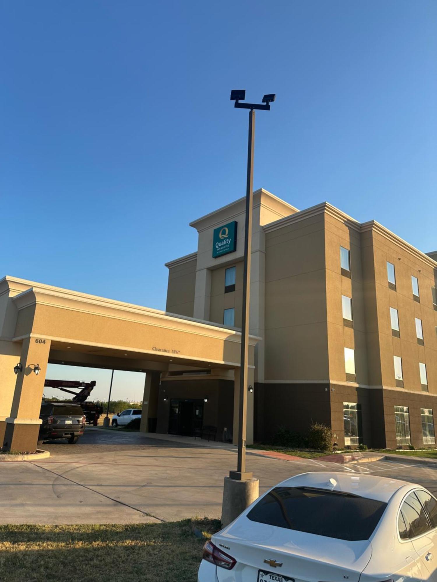 Hampton Inn Pearsall Exteriör bild