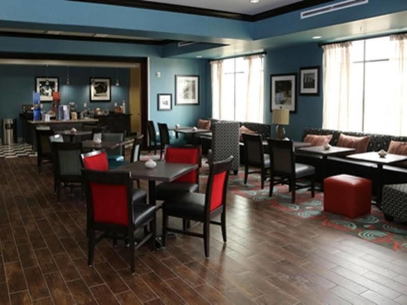 Hampton Inn Pearsall Exteriör bild